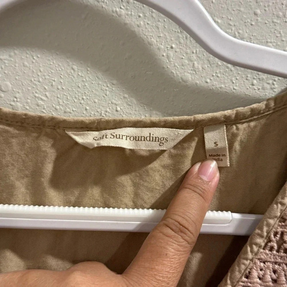 Soft Surroundings Tan Adelita Lace V-neck Blouse Tassel Eyelet Bell Sleeve Small - Picture 3 of 8